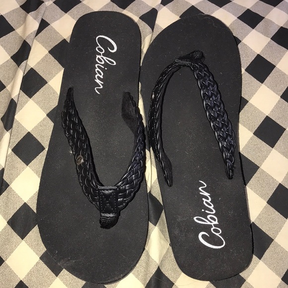 Cobian Shoes - Cobian flip flops